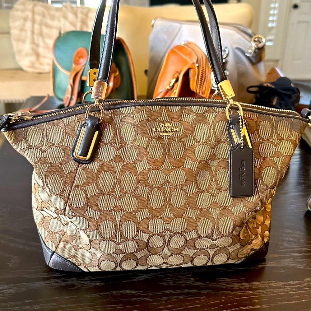 Classic Coach purse. Great condition. Like new!
